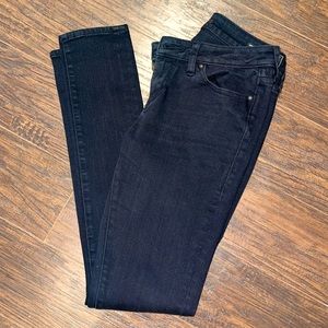 Black skinnies